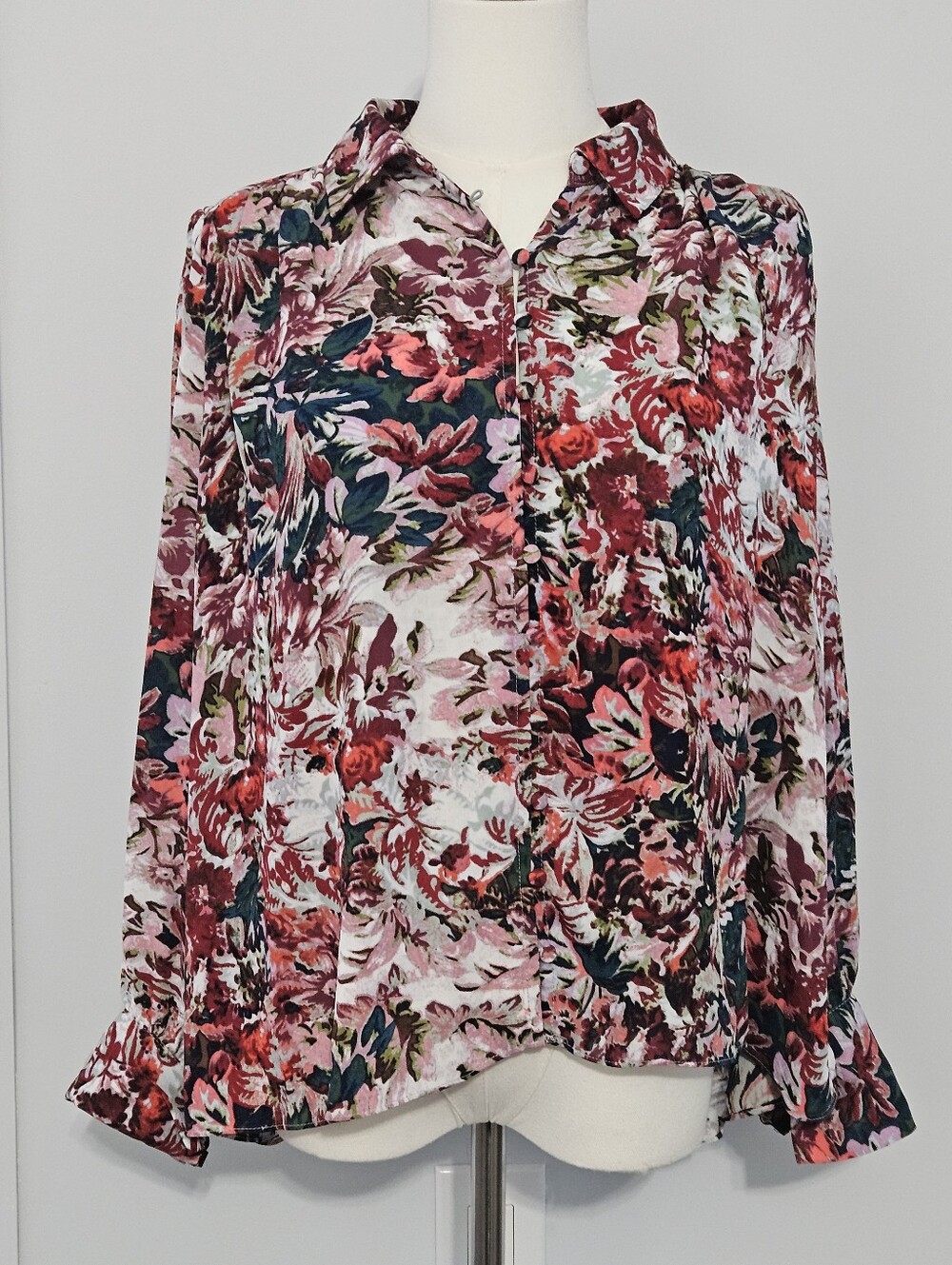 Rose & Olive Size S Polyester Red Green Floral Loop Button Up Long-Sleeved Women